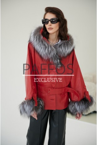 Красная кожаная куртка с чернобуркой